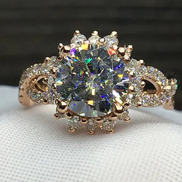 477 Gorgeous Round Cubic Zirconia Wedding Ring Elegant Women - Picture 2 of 3